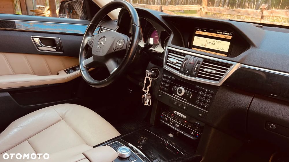 Mercedes-Benz Klasa E 350 CDI BlueEff - 28