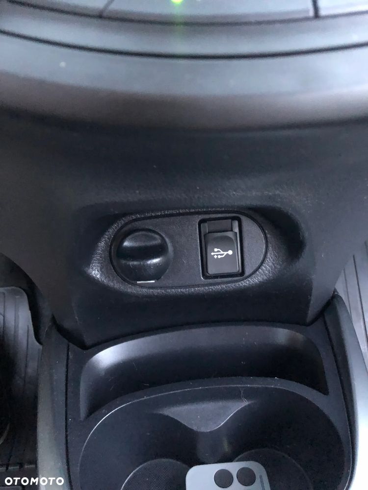 Toyota Yaris Hybrid 100 Selection Passion - 29