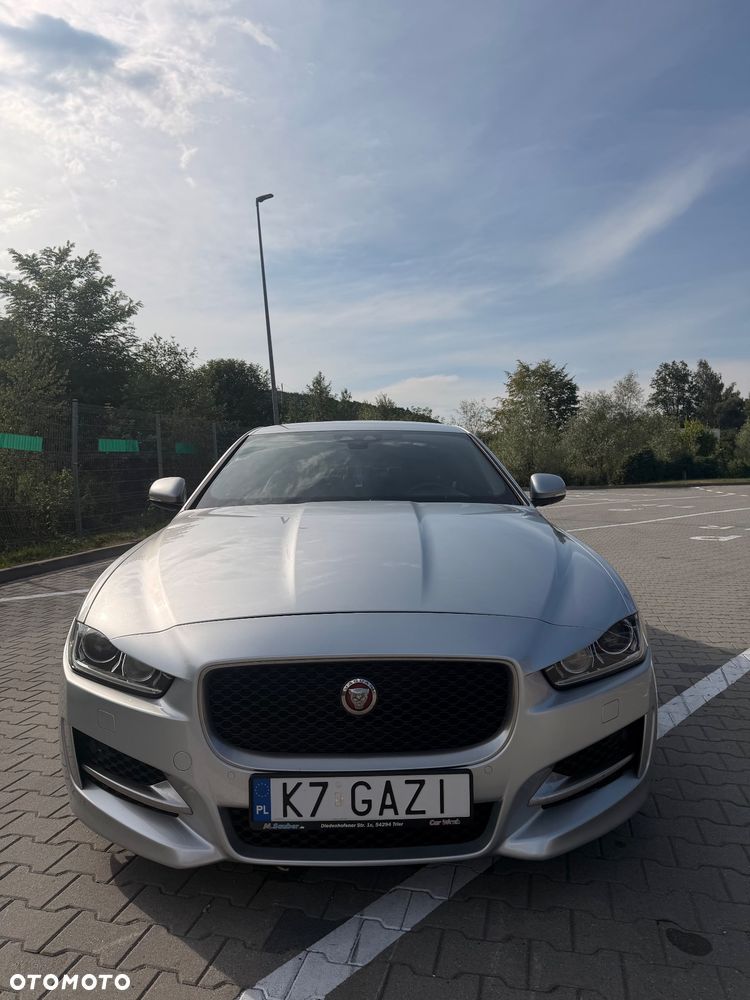 Jaguar XE 2.0 D AWD R-Sport - 3
