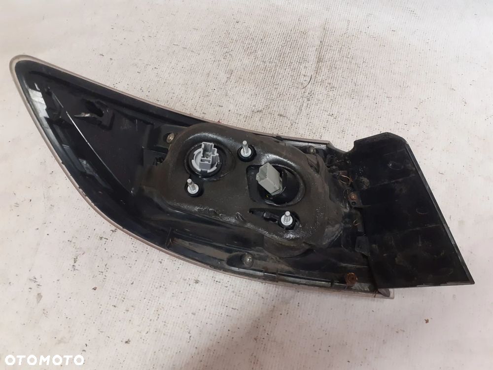 * LAMPA TYLNA PRAWA TYŁ PRAWO MAZDA 3 BL HB - 4