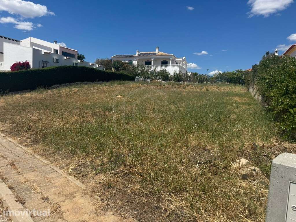 Terreno urbano com 830 m² de área total, situado na prestigiada urb... - Grande imagem: 4/6