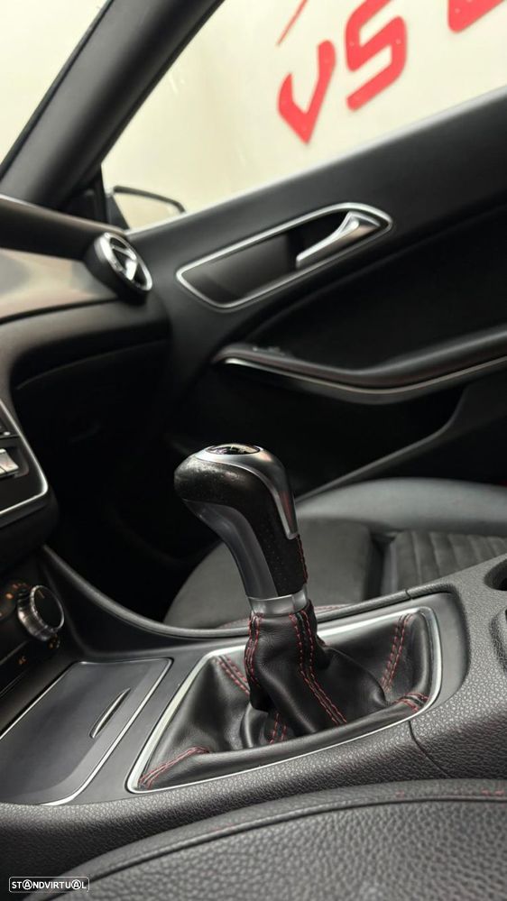 Mercedes-Benz CLA 200 d Shooting Brake AMG Line - 11