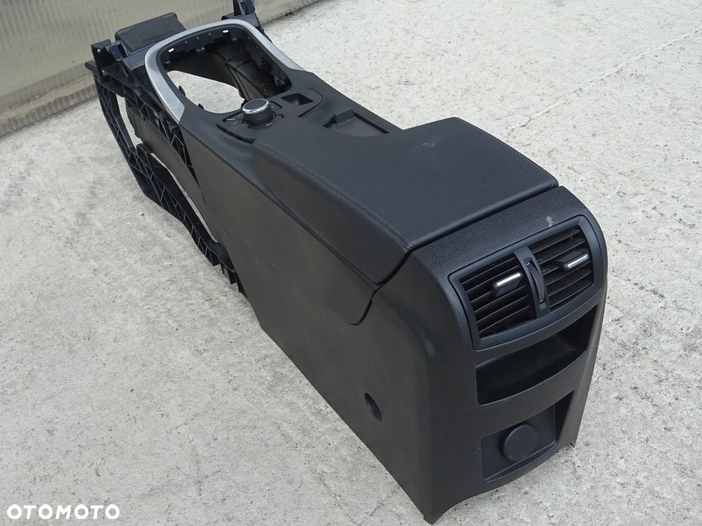 ZAKOŃCZENIE KONSOLI ŚRODKOWEJ GNIAZDO 12V PANEL CZARNY NAWIEWY TYŁ OPEL INSIGNIA A - 10