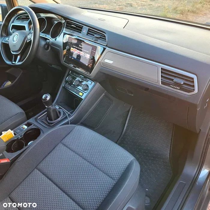 Volkswagen Touran 2.0 TDI BMT Comfortline - 4