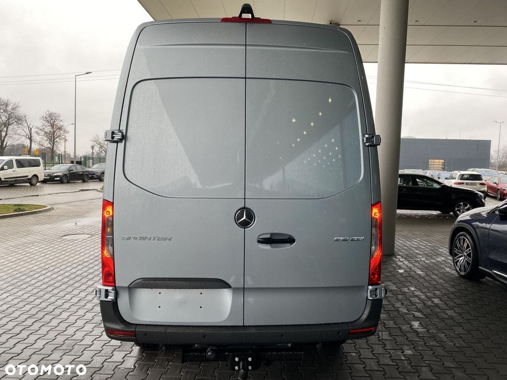 Mercedes-Benz Sprinter - 4