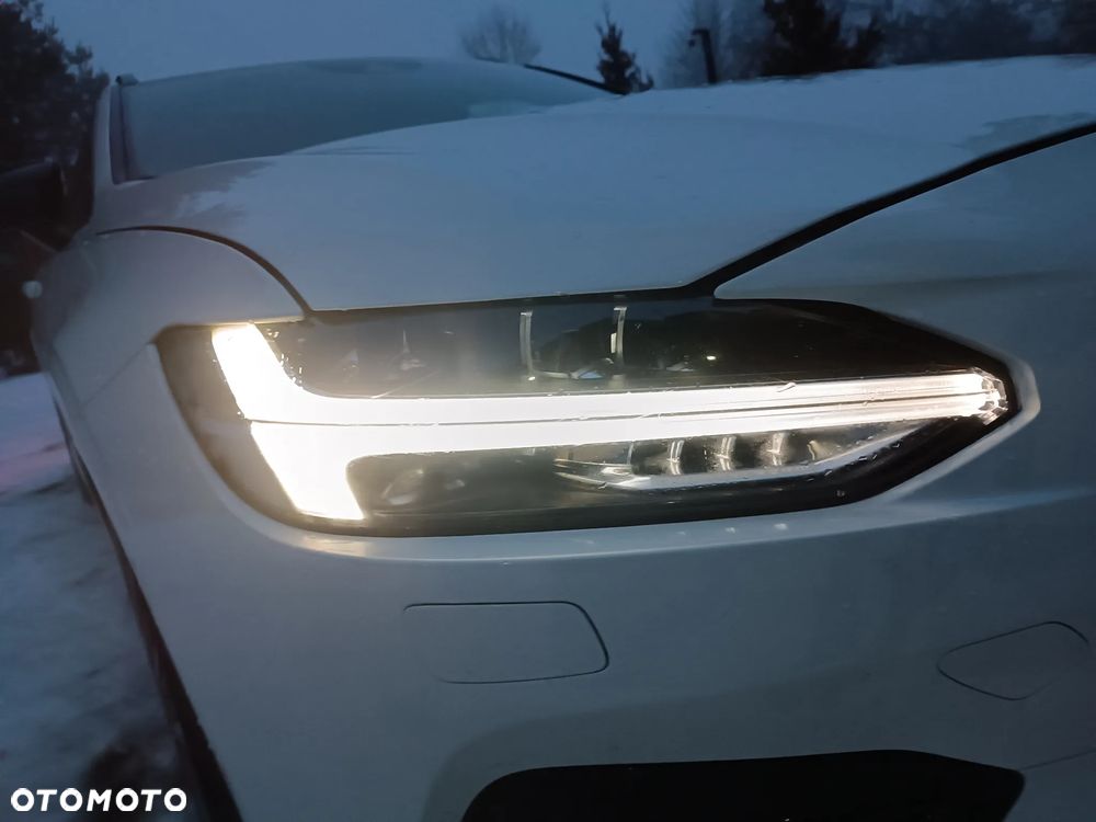 Volvo V90 T8 AWD Plug-In Hybrid R-Design - 36