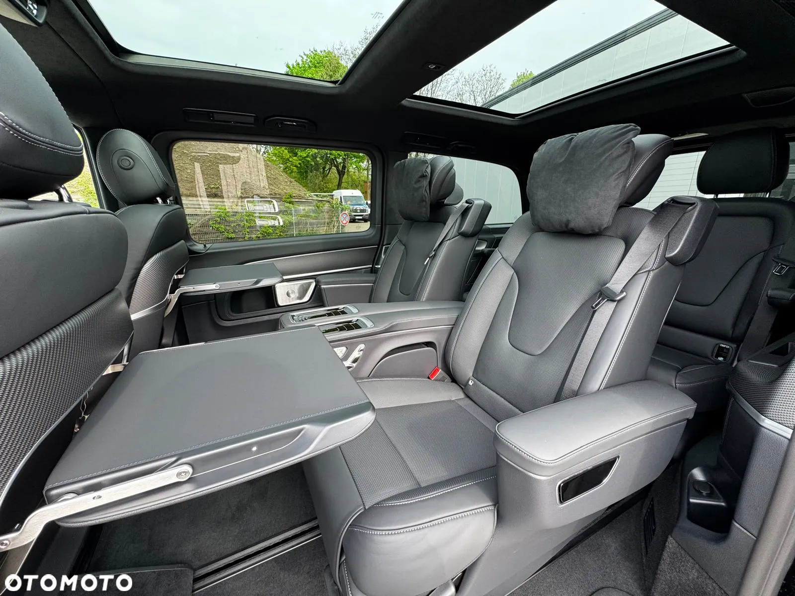Mercedes-Benz Klasa V 300 d extralang 4Matic 9G-TRONIC Edition 2023 - 36