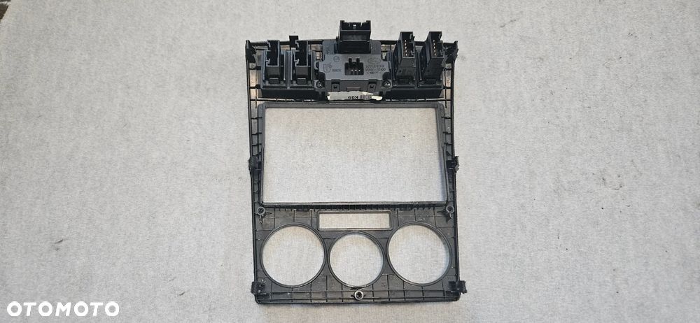 Ramka środkowa konsoli Hyundai Coupe II 2003r lak. EB - 3