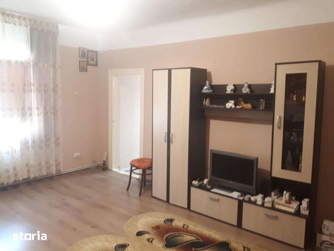 Apartament 2 camere in Vila Ultracentrala 60 metri ,curte — fotografia 1