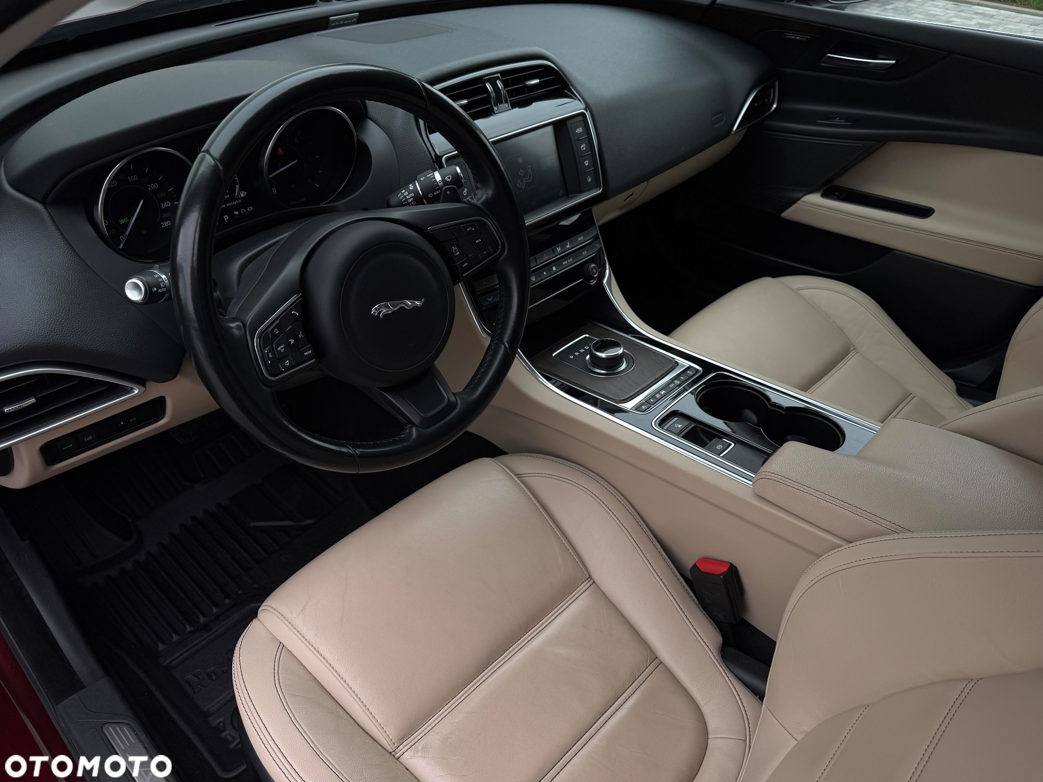 Jaguar XE 2.0 D Prestige - 13
