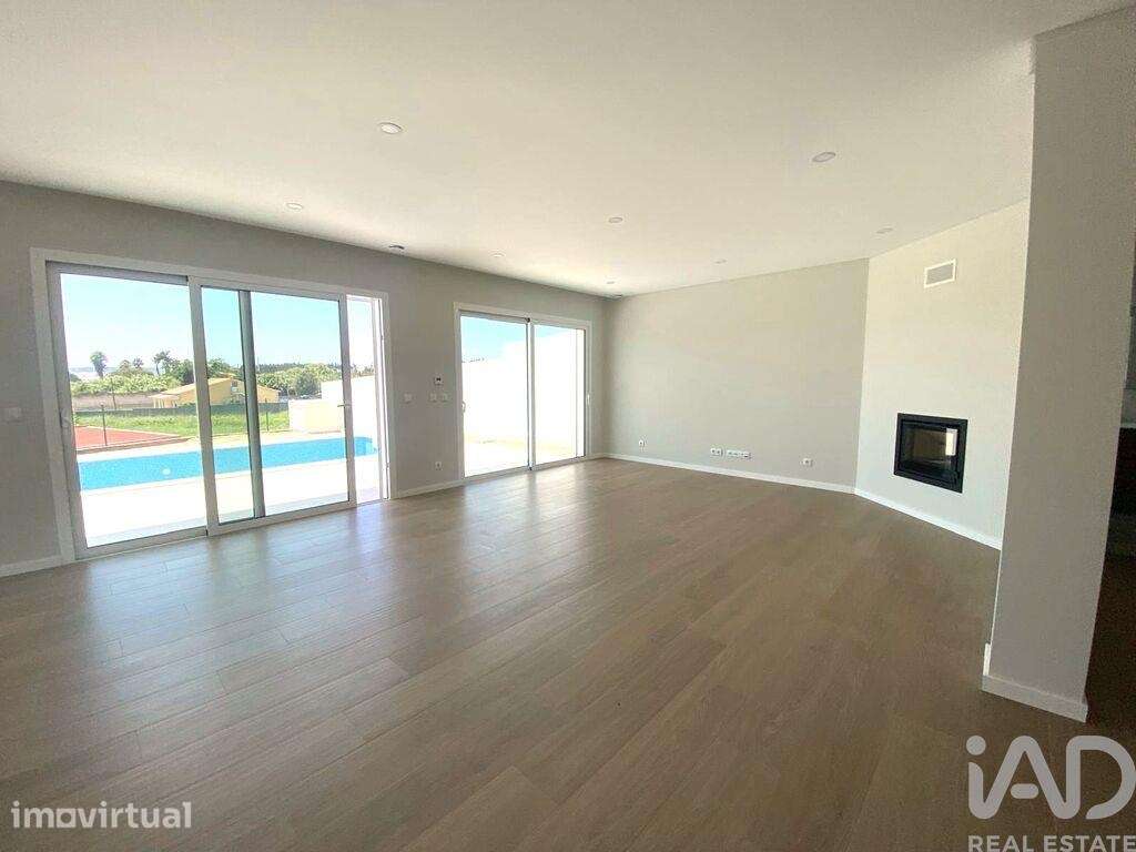 Casa / Villa T4 em Alfeizerão de 275,00 m2 - Grande imagem: 2/24