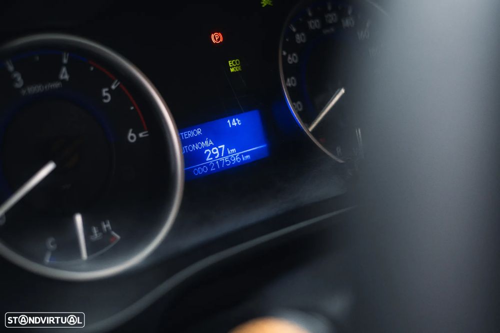 Toyota Hilux 2.4 D-4D 4WD CD CH - 15