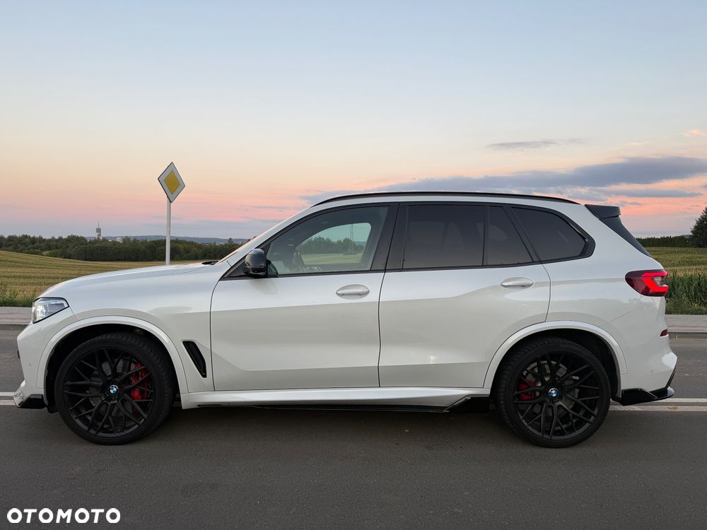 BMW X5 M M50i - 2