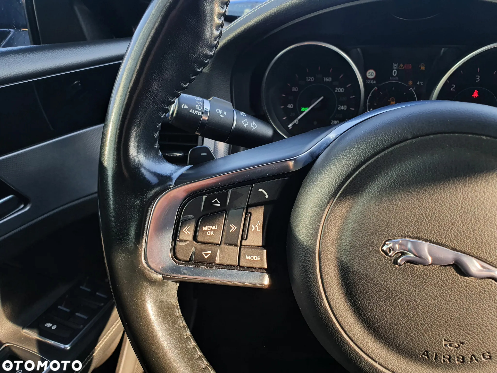 Jaguar XF 2.0 i4D R-Sport - 39