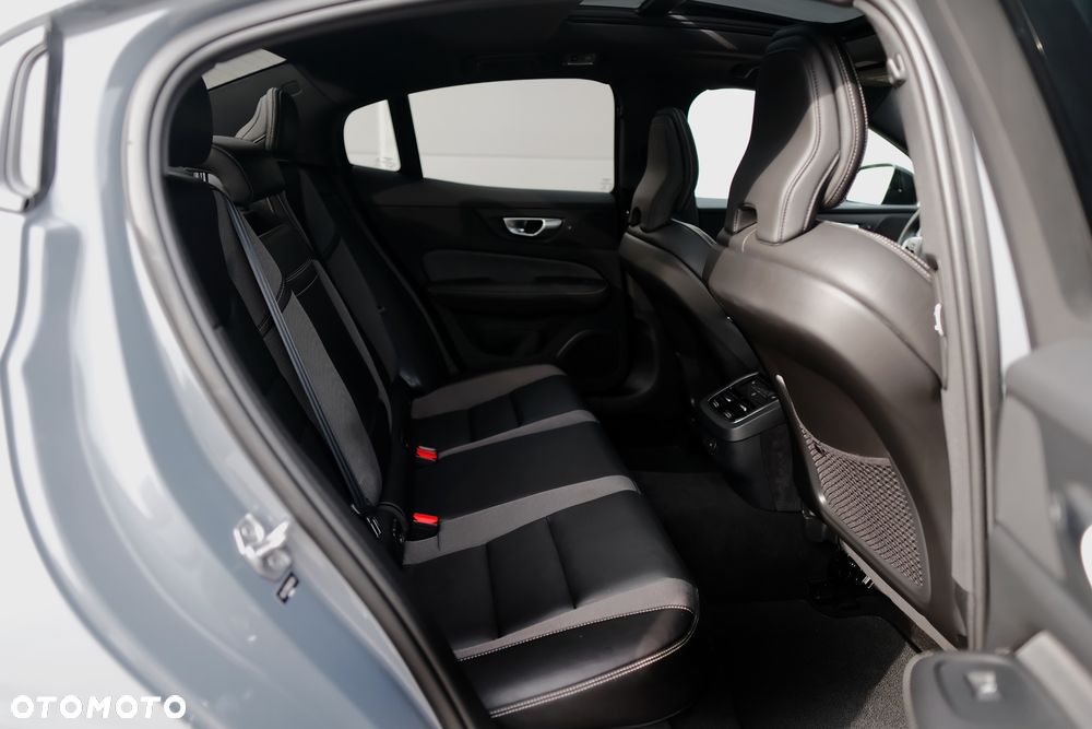 Volvo S60 T5 AWD R-Design - 38
