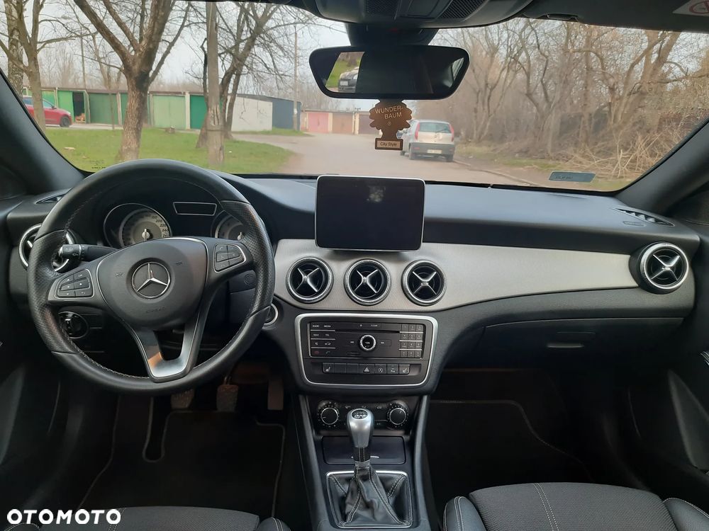Mercedes-Benz CLA 180 - 11