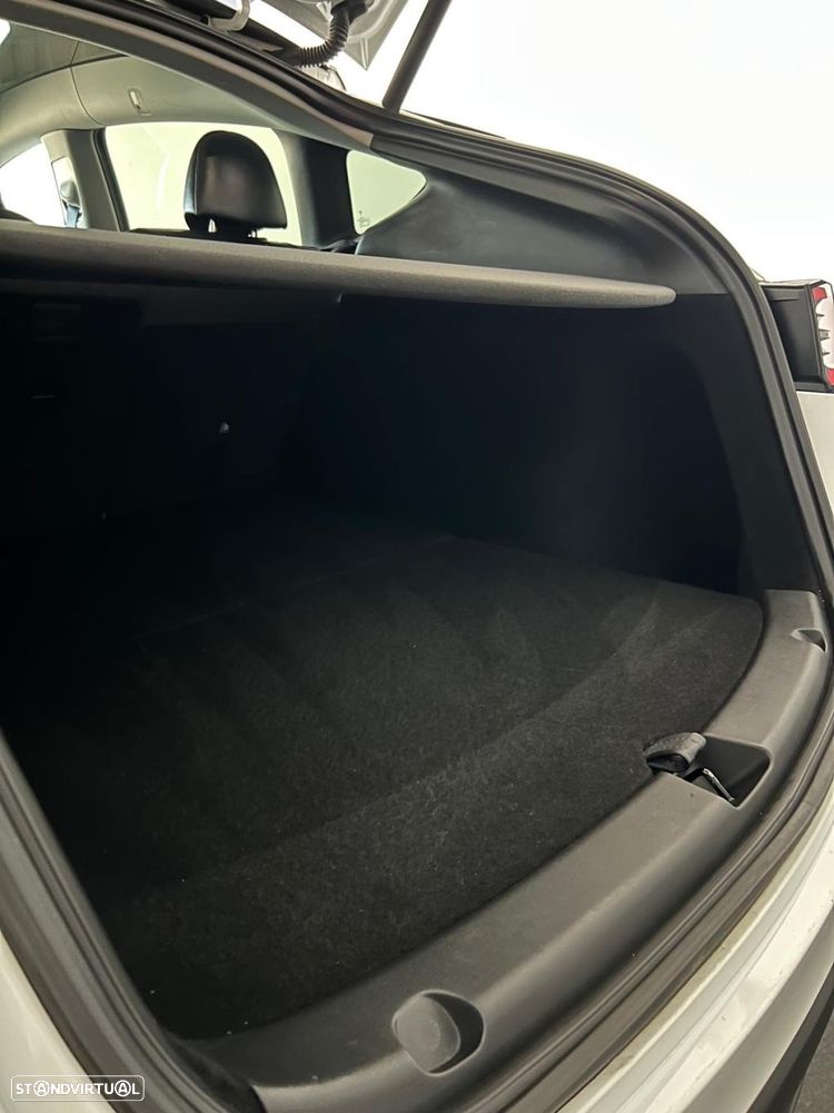 Tesla Model Y Long Range Dual Motor AWD - 16