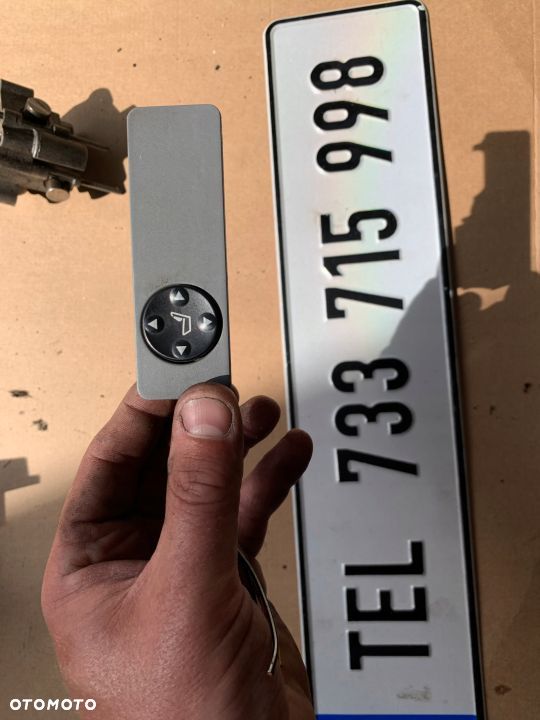 PRZYCISK POMPOWANIA PODUSZKI FOTELA BMW E38 - 2