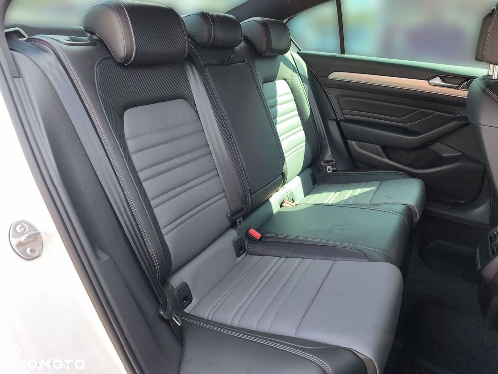 Volkswagen Passat 2.0 TDI EVO Elegance DSG - 12