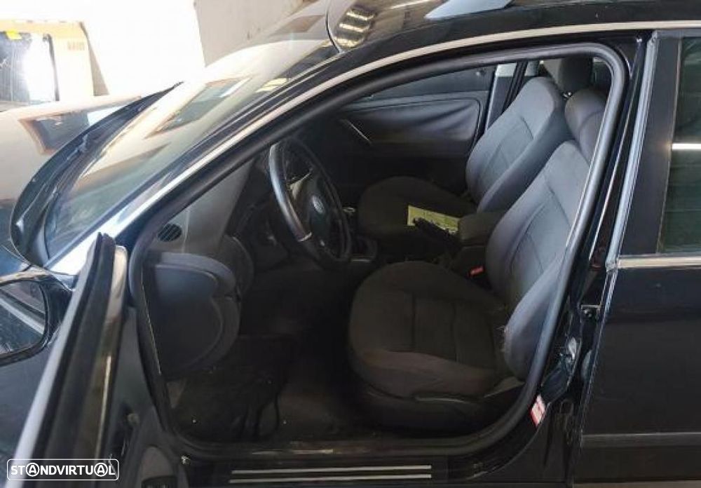 VW Passat Variant - 5