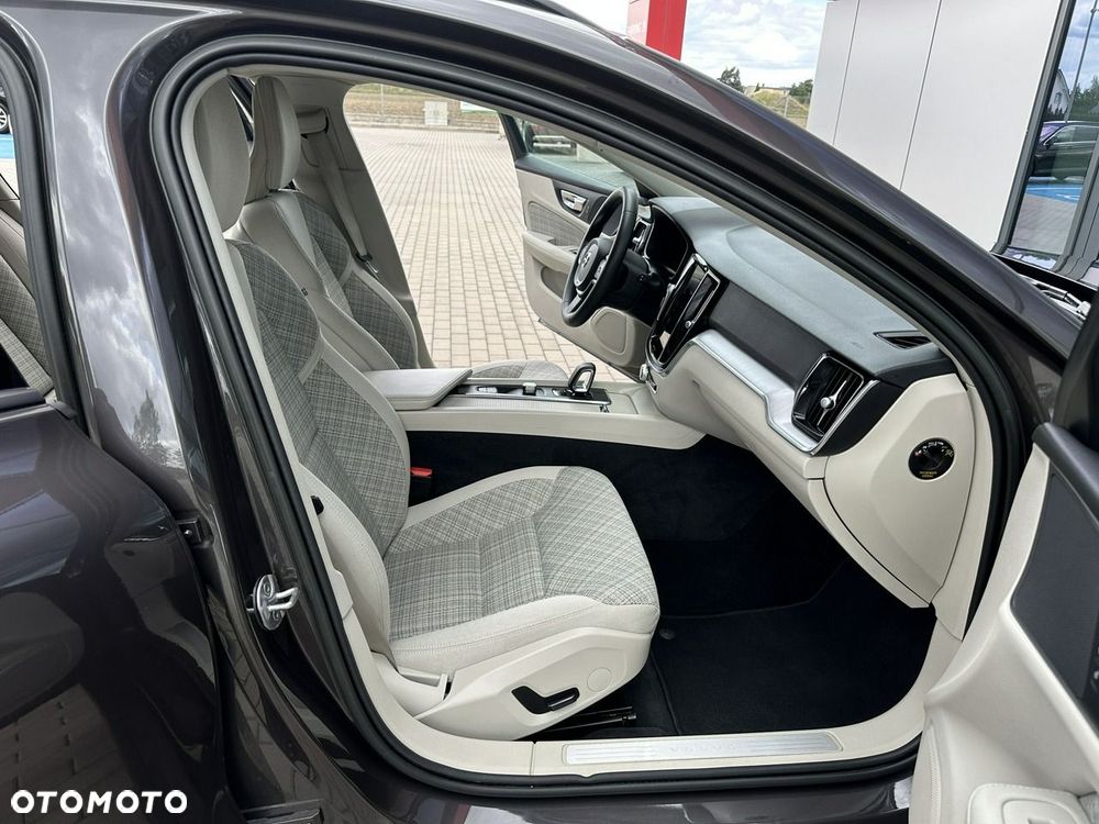 Volvo V60 B3 B DKG Essential - 16