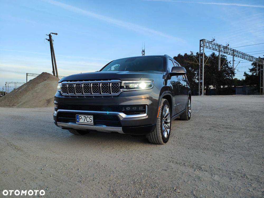 Jeep Grand Wagoneer - 10