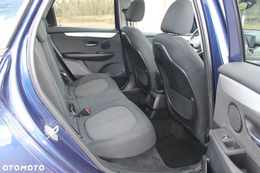 BMW Seria 2 216d - 23