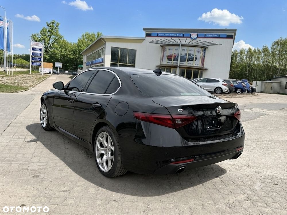 Alfa Romeo Giulia - 7