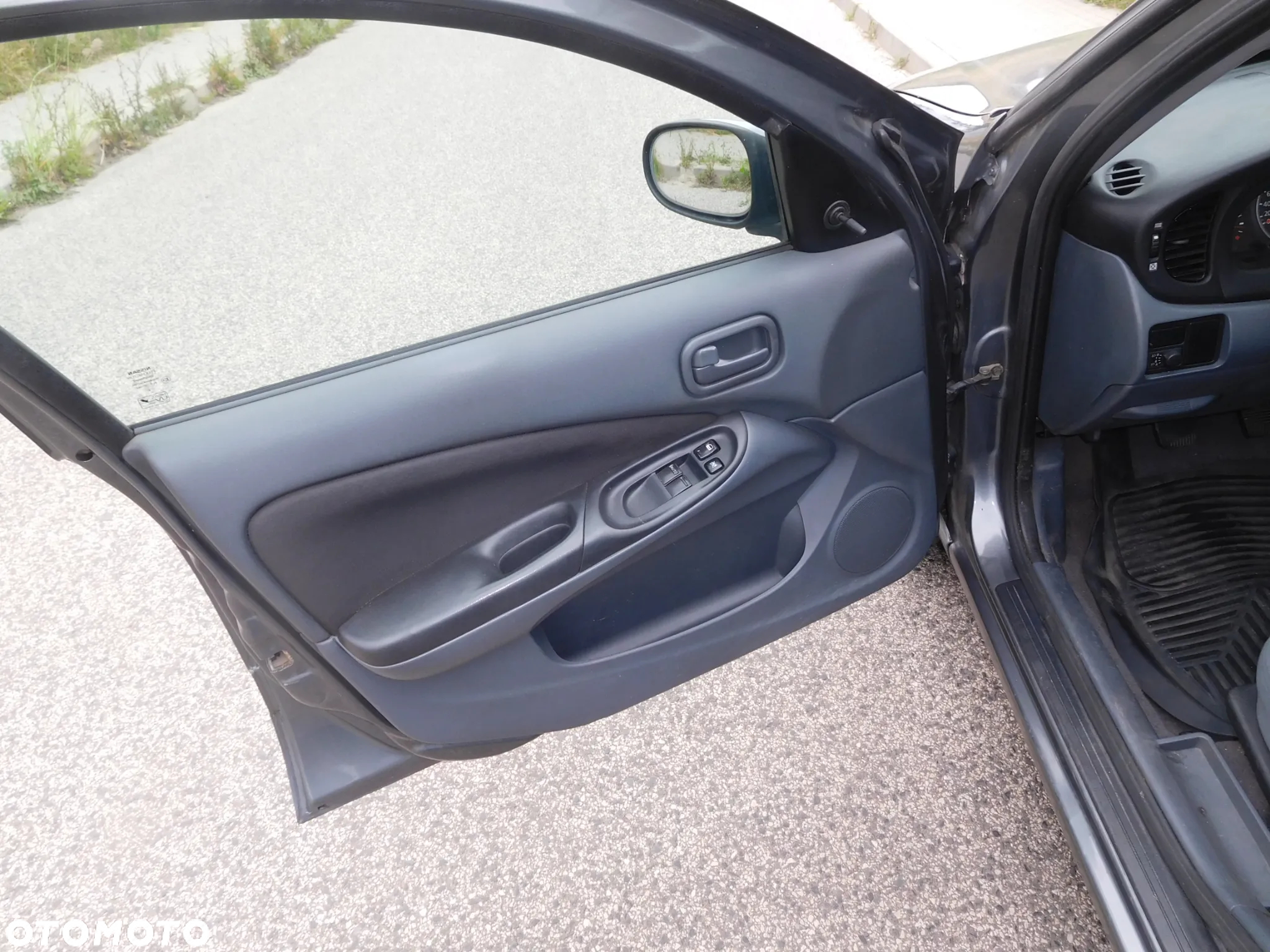 Nissan Almera II 1.5 Base - 6