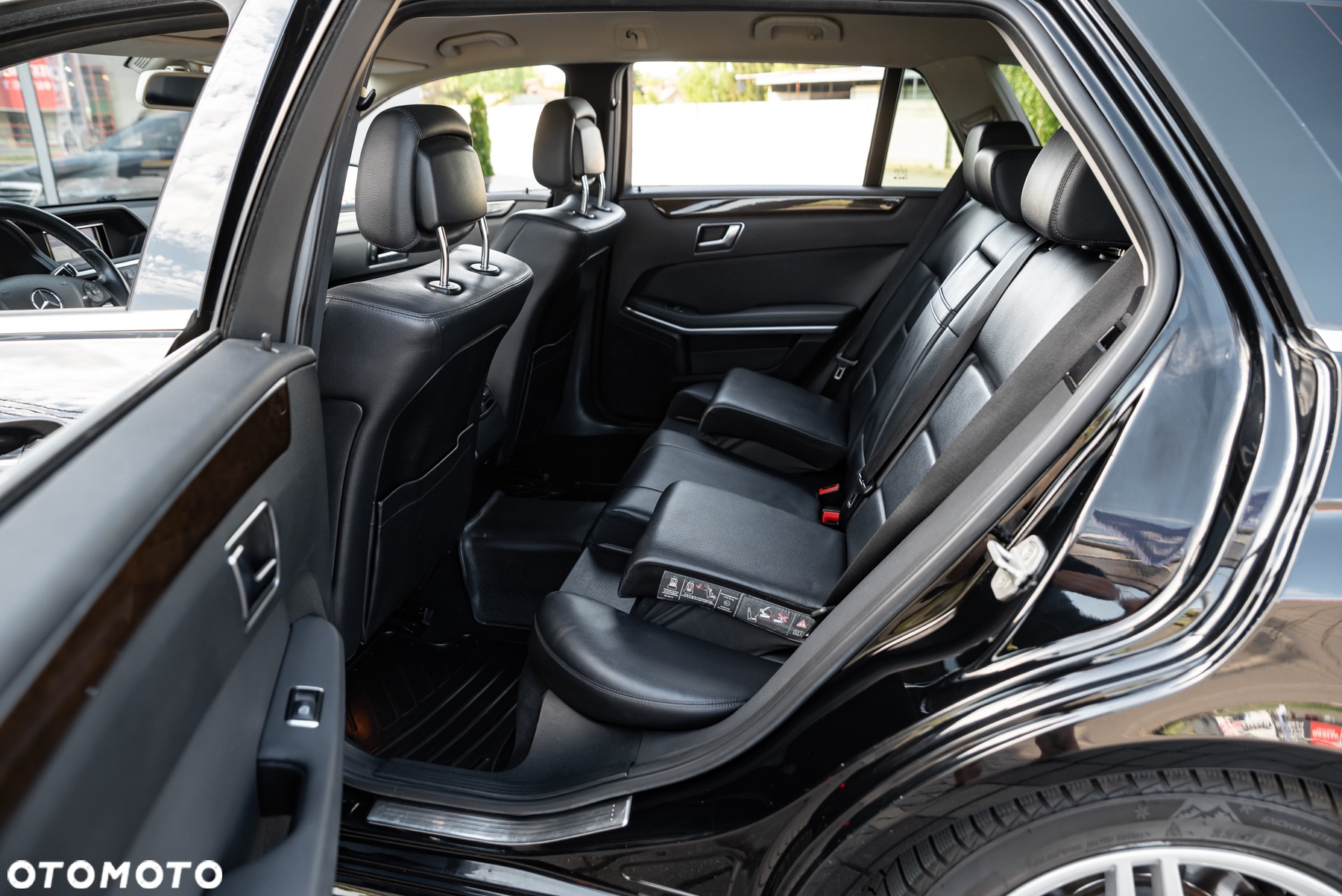 Mercedes-Benz Klasa E 300 T BlueTEC HYBRID 7G-TRONIC Avantgarde - 24