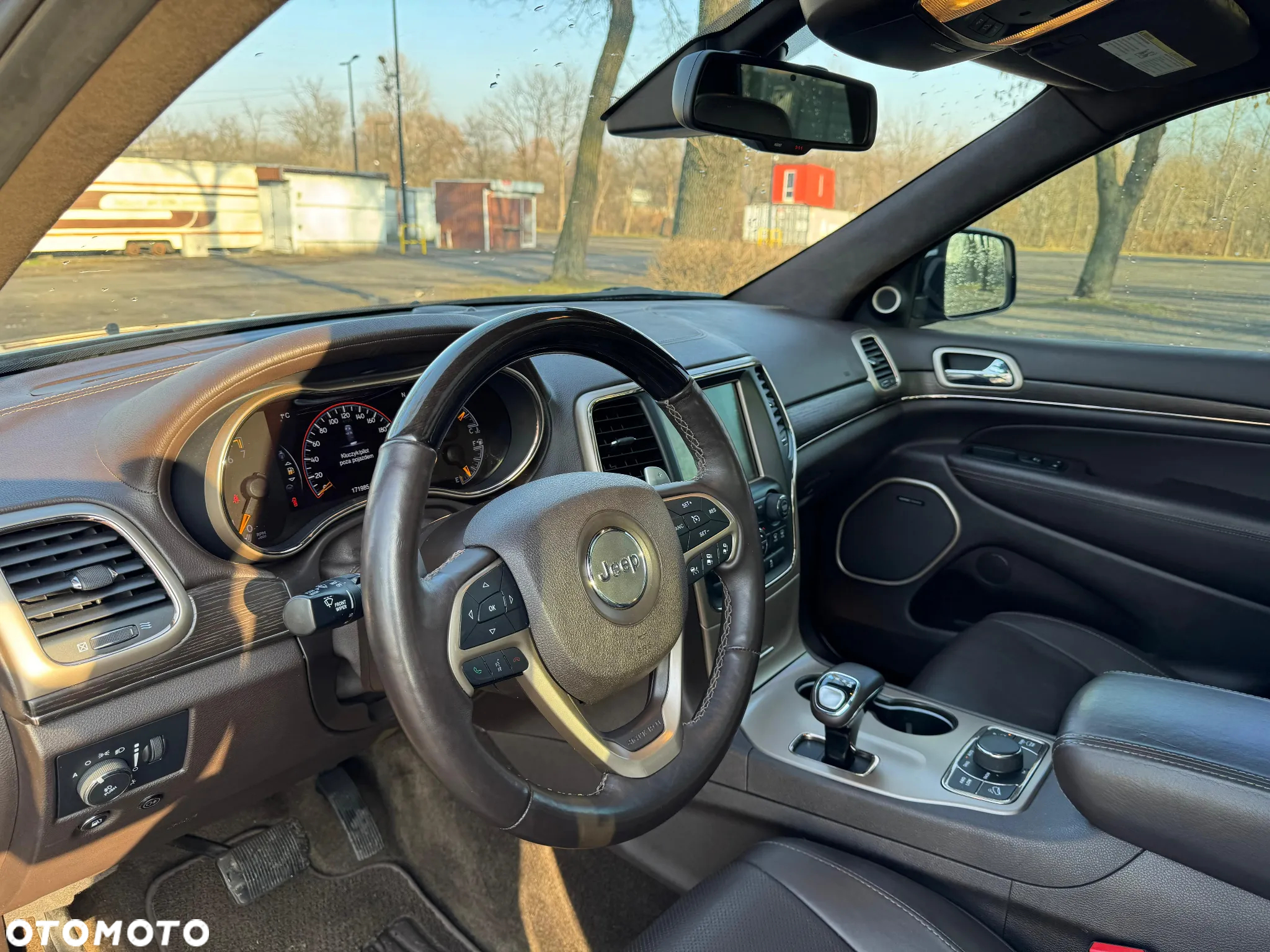 Jeep Grand Cherokee - 14