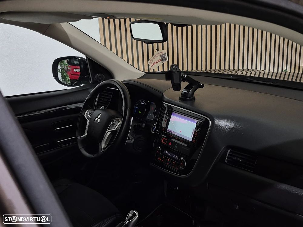 Mitsubishi Outlander 2.0 Instyle Navi - 34