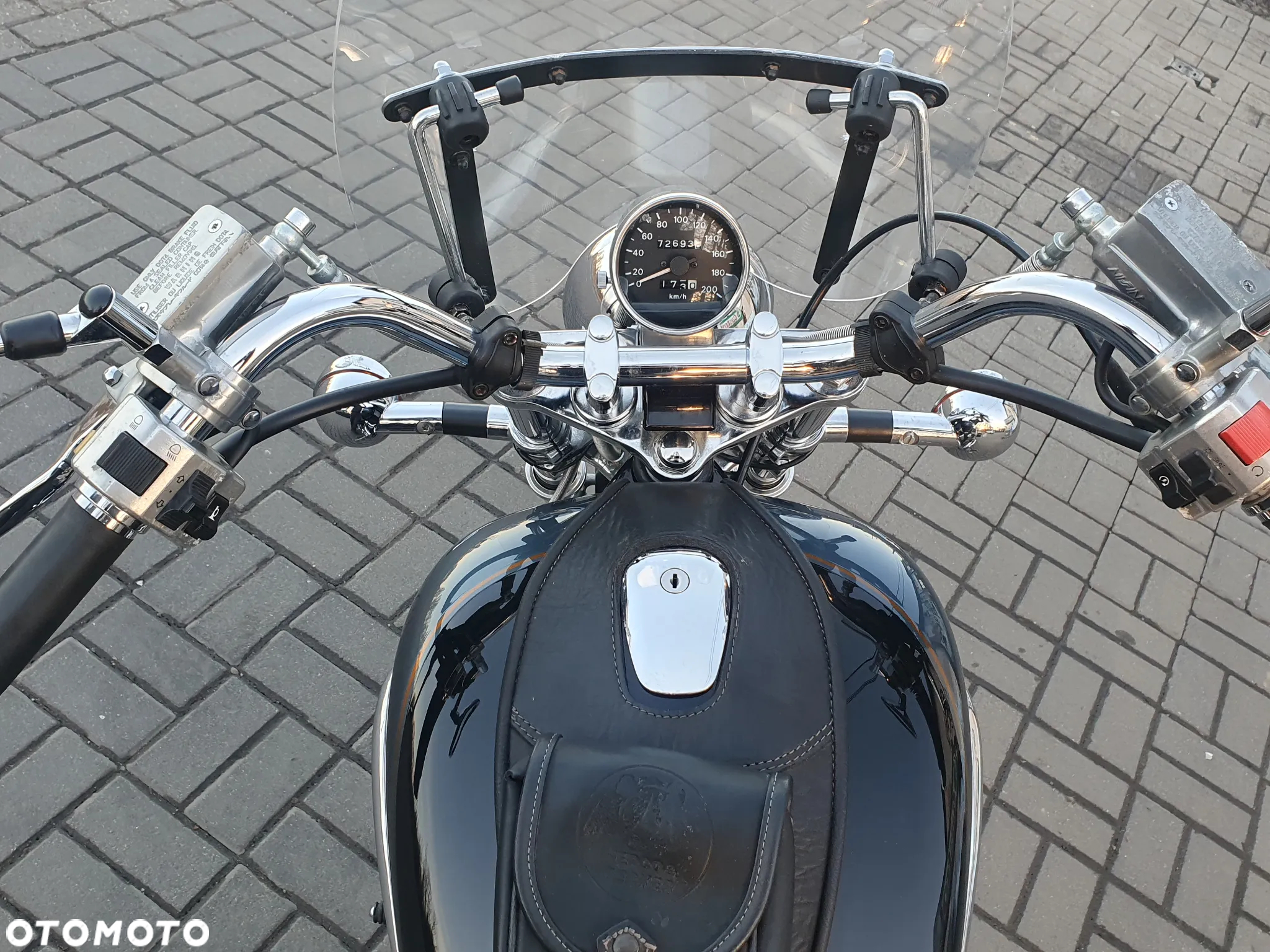 Suzuki Intruder - 35