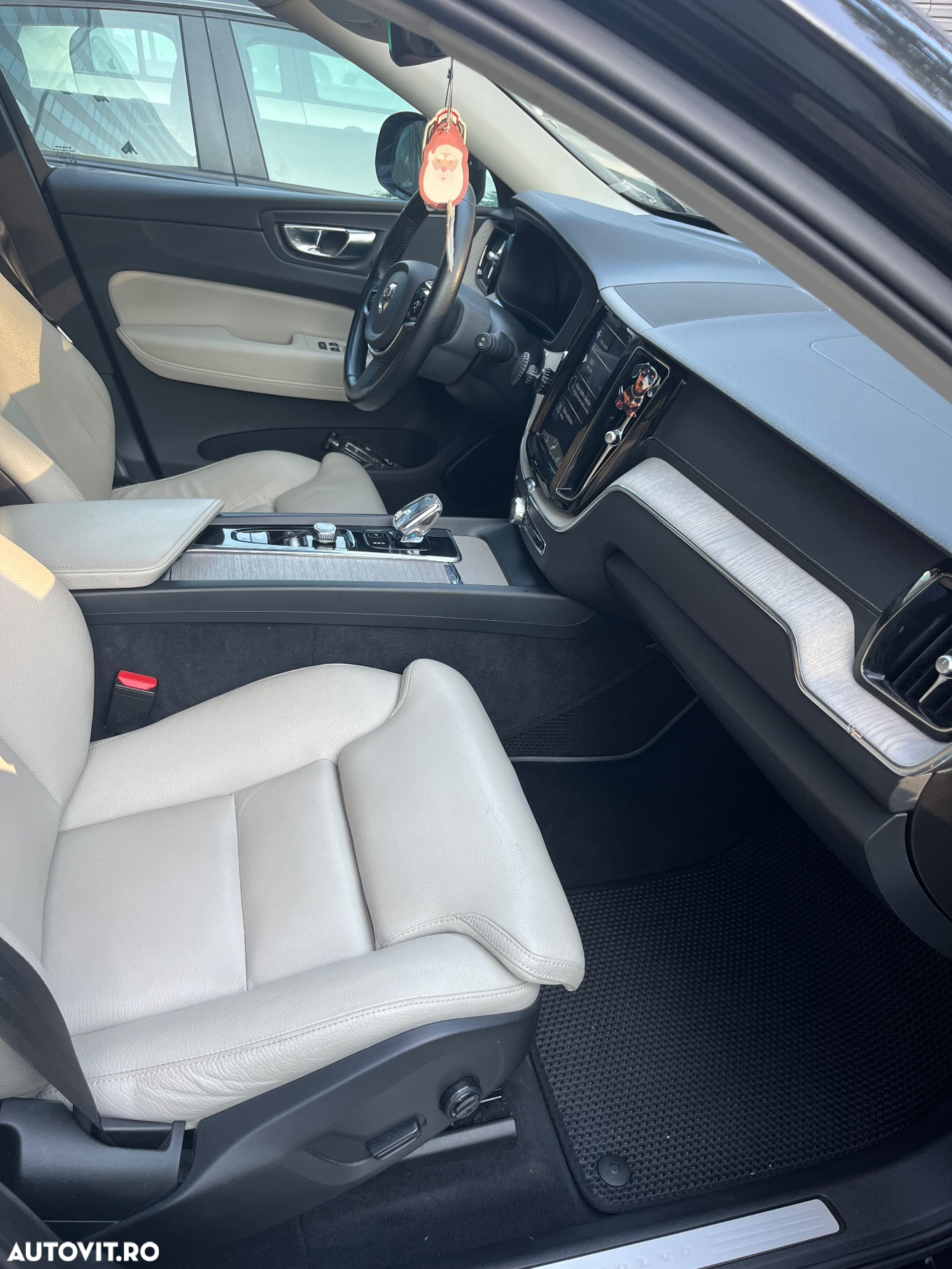 Volvo XC 60 B4 MHEV AWD Inscription - 11