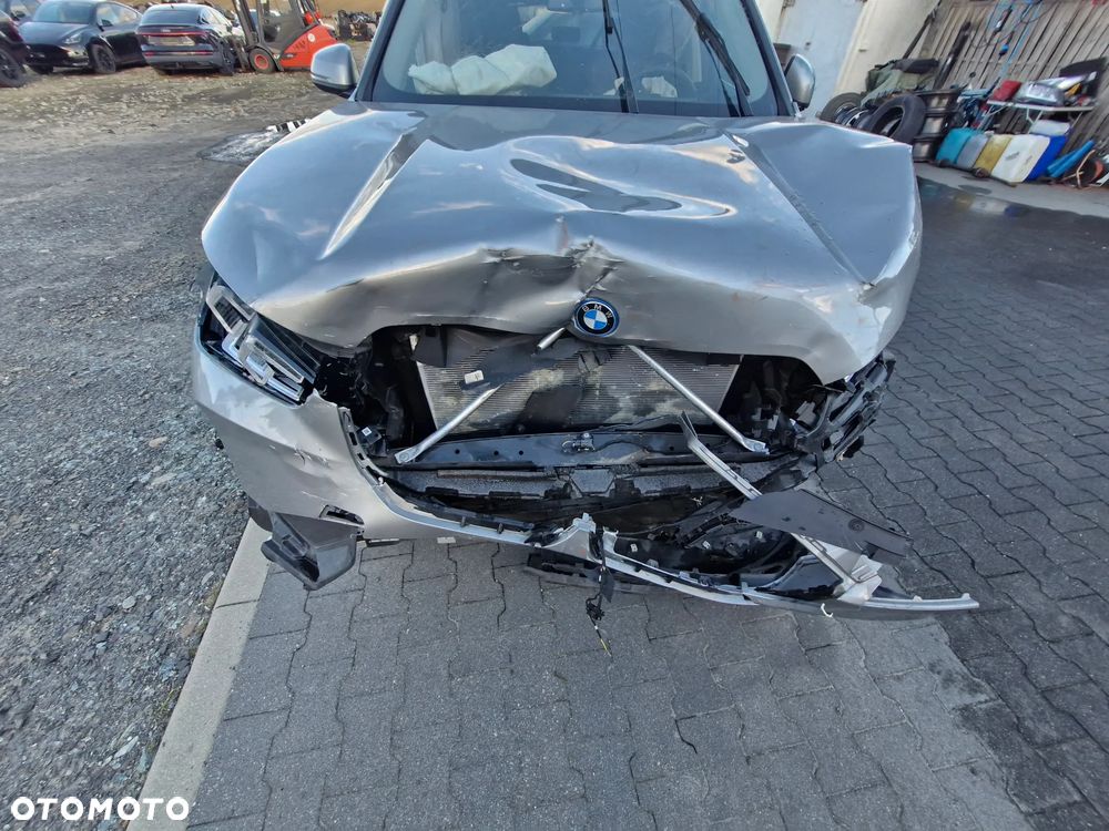 BMW Ix1 2025 photo 3