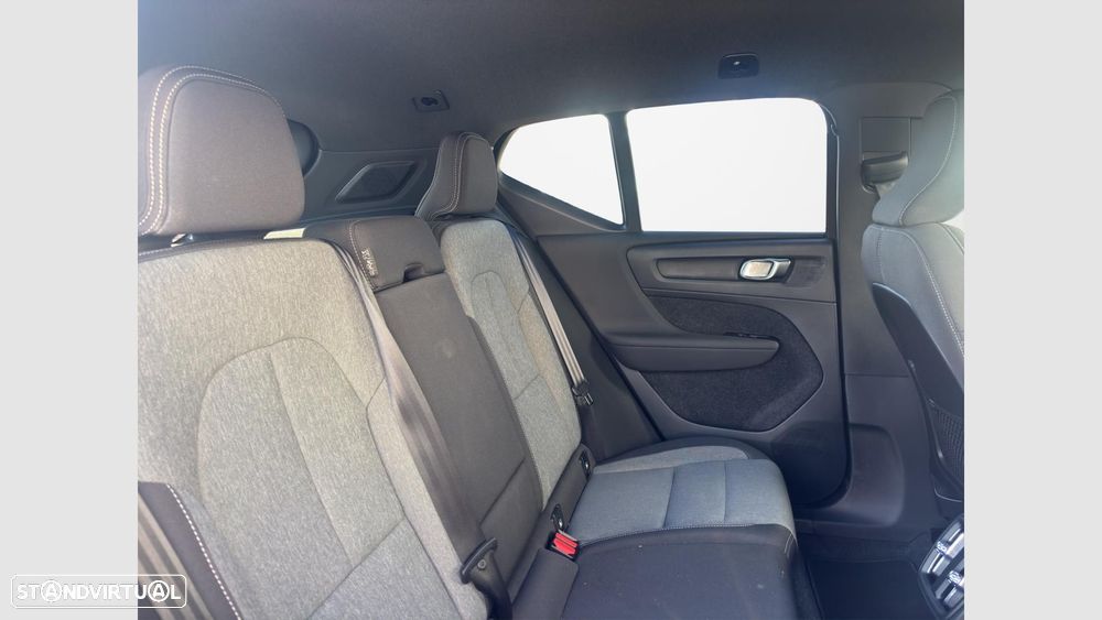 Volvo XC 40 2.0 B3 Plus Dark - 15