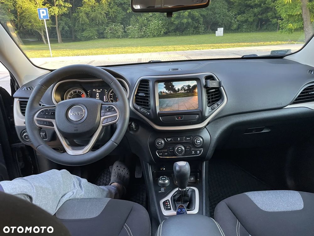 Jeep Cherokee - 8