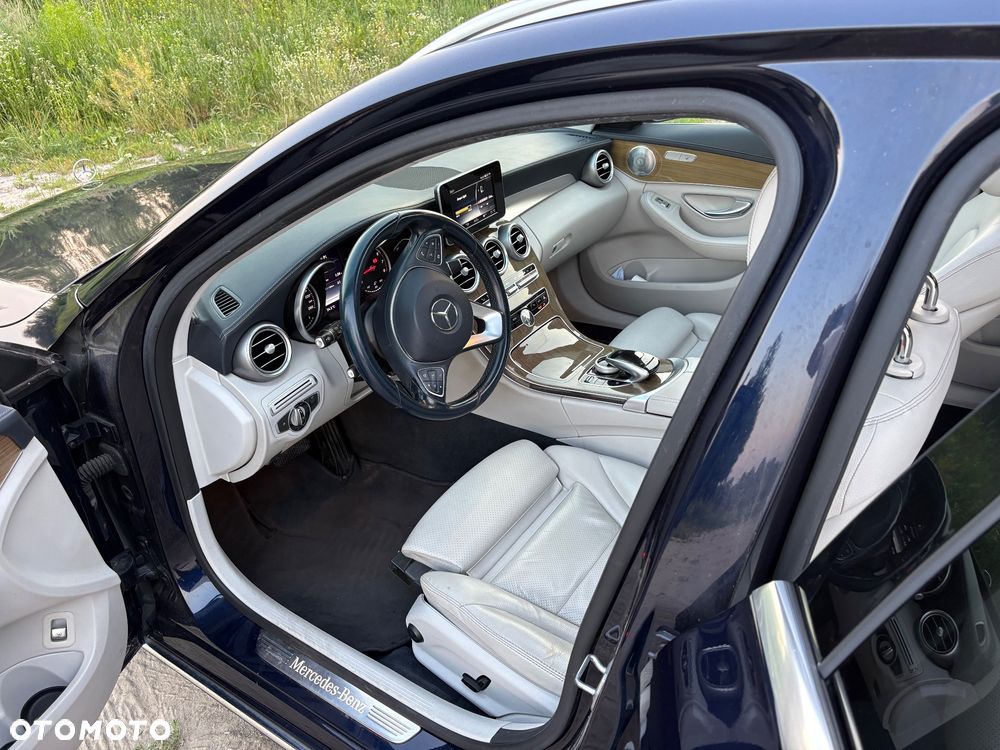Mercedes-Benz Klasa C 200 4-Matic 7G-TRONIC - 24