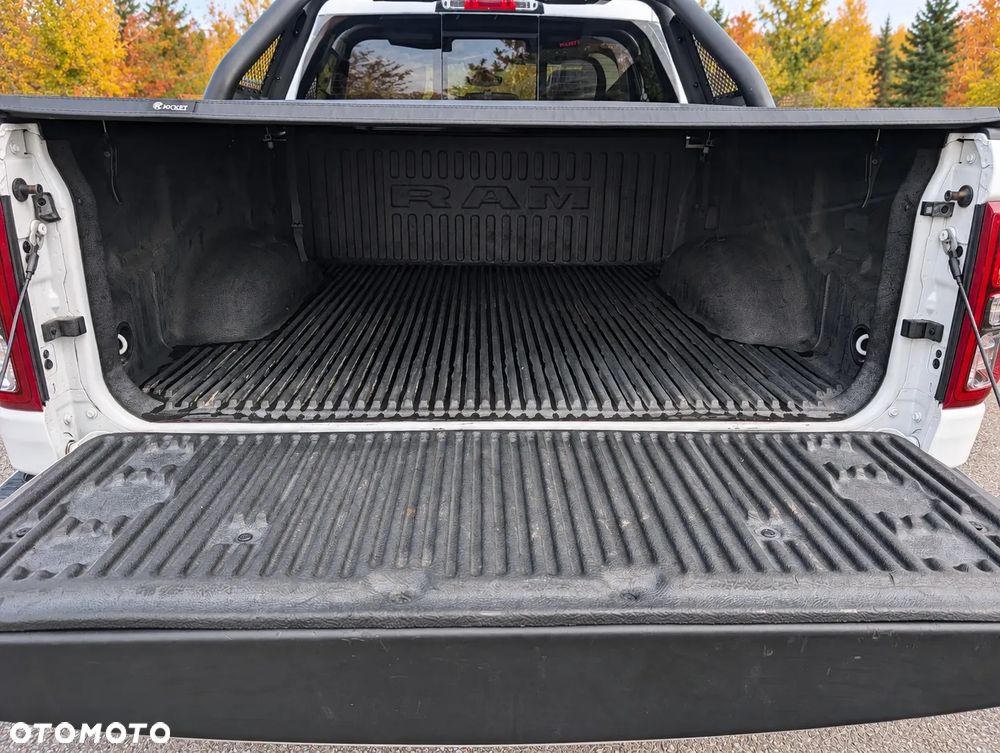 RAM 1500 Crew Cab Shortbed Bighorn - 12