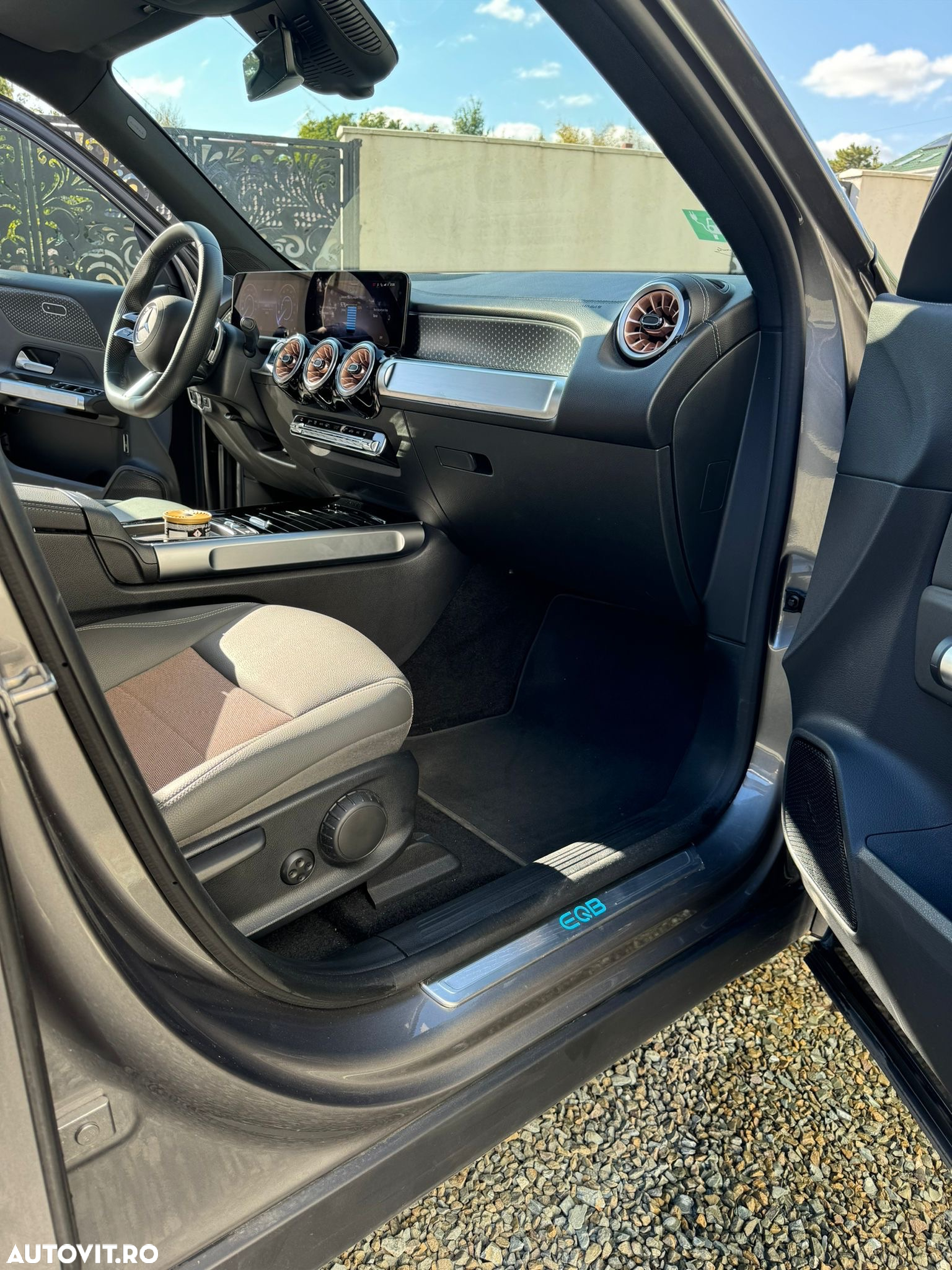 Mercedes-Benz EQB 300 4MATIC - 4