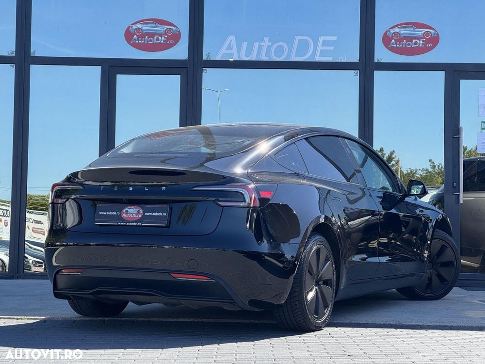 Tesla Model 3 - 3