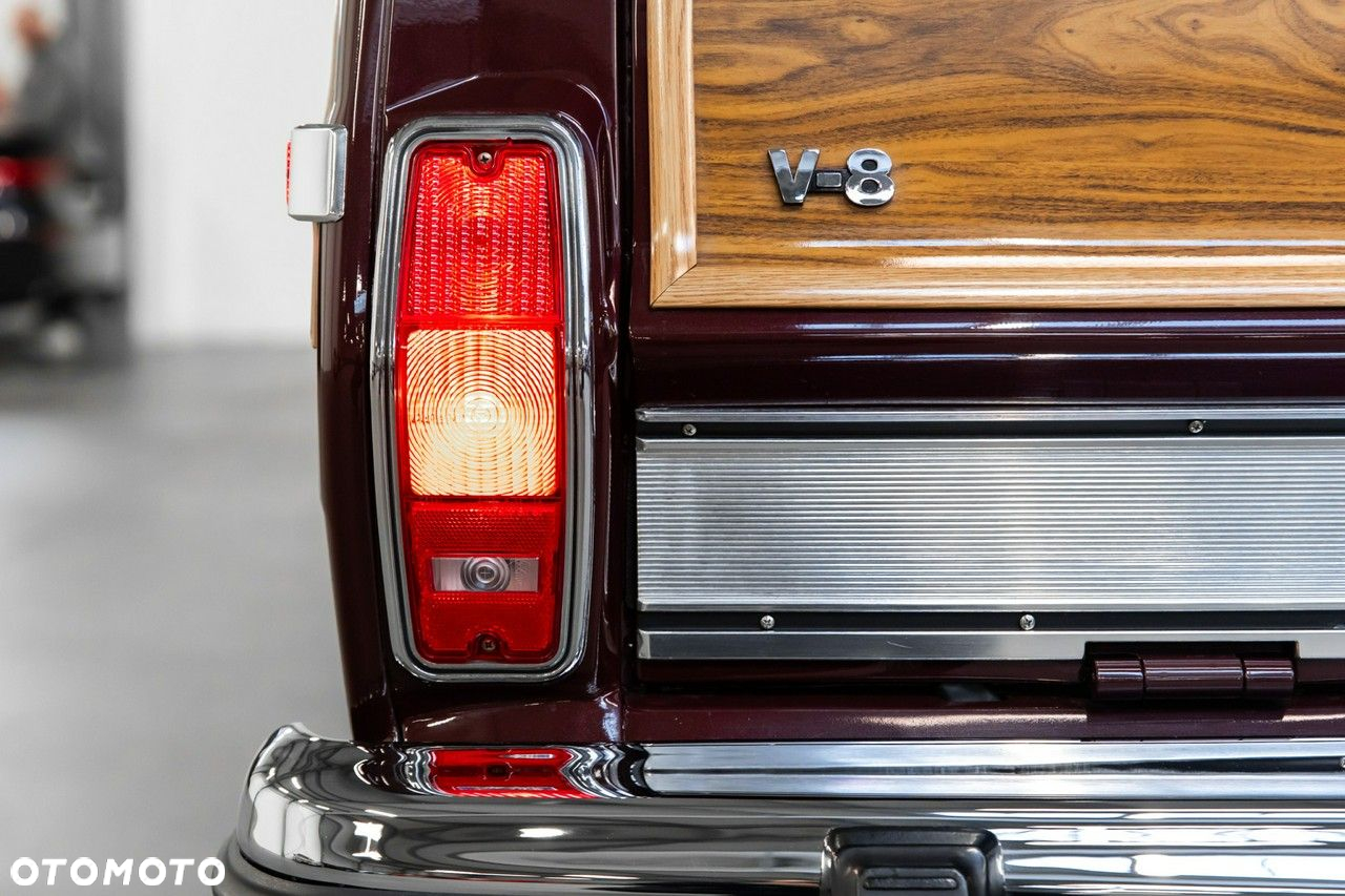 Jeep Wagoneer - 22