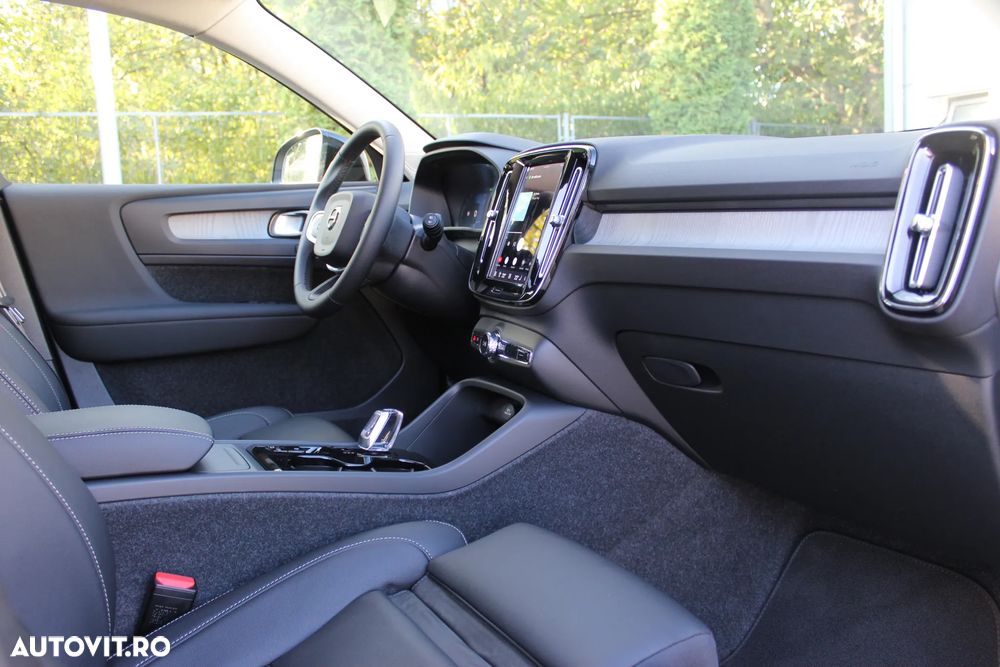 Volvo XC 40 B3 AT FWD MHEV Plus Dark - 31