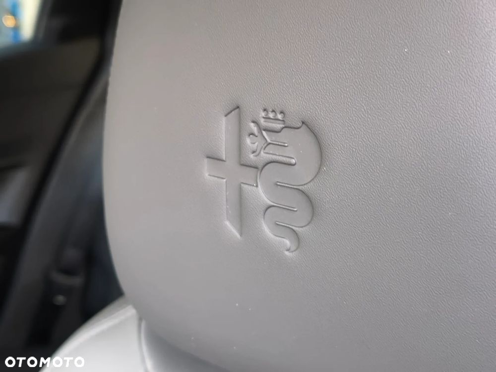 Alfa Romeo Junior 1.2 VGT Ibrida Ti - 19