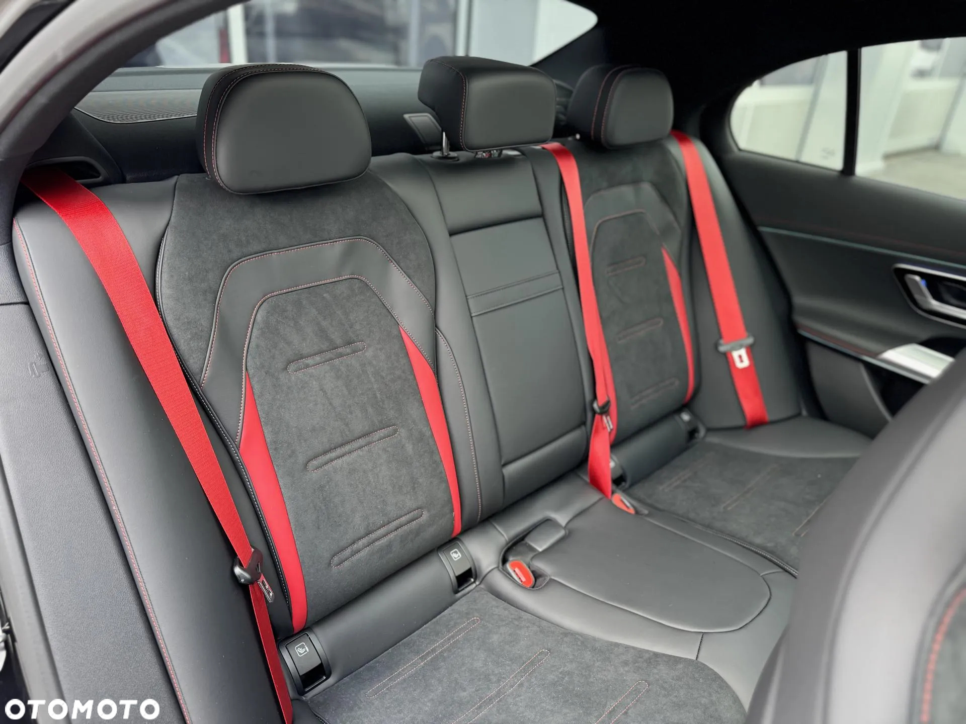 Mercedes-Benz Klasa E AMG 53 PHEV 4Matic+ 9G-Tronic TCT - 13