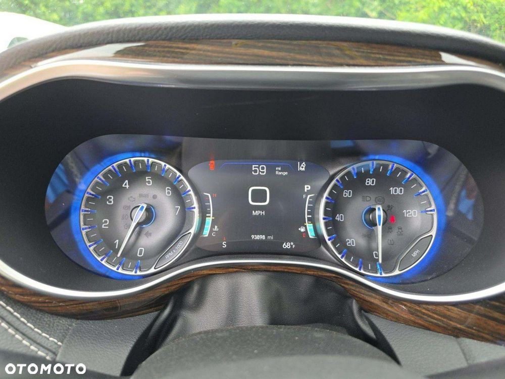 Chrysler Pacifica - 6