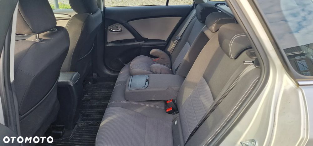 Toyota Avensis 1.8 Premium - 8