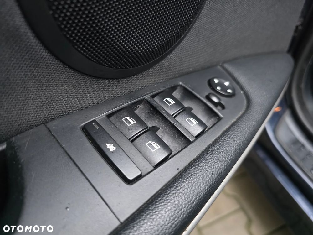 BMW Seria 3 318i - 26