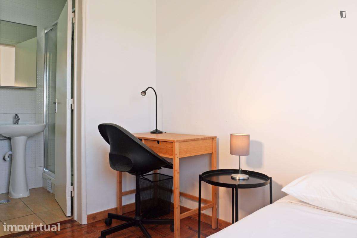 Quarto - localizado em Telheiras Lisbon - Grande imagem: 4/13