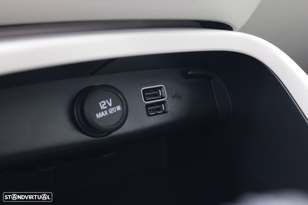 Volvo XC 40 2.0 D3 Momentum Plus Geartronic — fotografia 21
